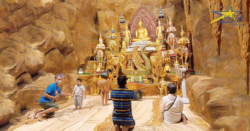 Viếng chùa Wat Maniwong Tour Thái Lan Nakhon Nayok 5 ngày 4 đêm