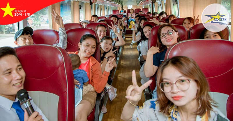 HDV Saigon Star cùng các hành khách hoạt náo vui nhộn trên xe 