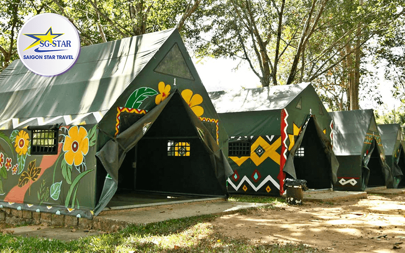 Cắm lều trại trong team building Madagui