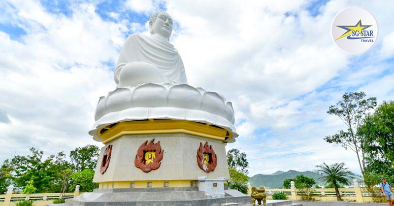 Tượng Phật ngoài trời lớn nhất Việt Nam tại Chùa Long Sơn