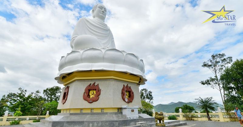 Kim Thân Phật Tổ - Chùa Long Sơn Nha Trang