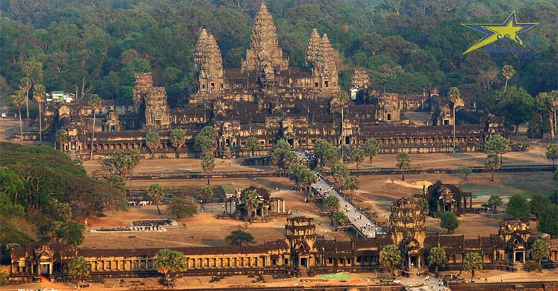 Cảnh quan Đền Angkor Wat nhìn từ trên cao

