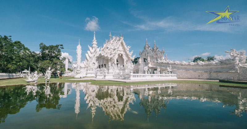 Màu trắng tinh khôi là nét riêng biệt và độc đáo của chùa Wat Rong Khun